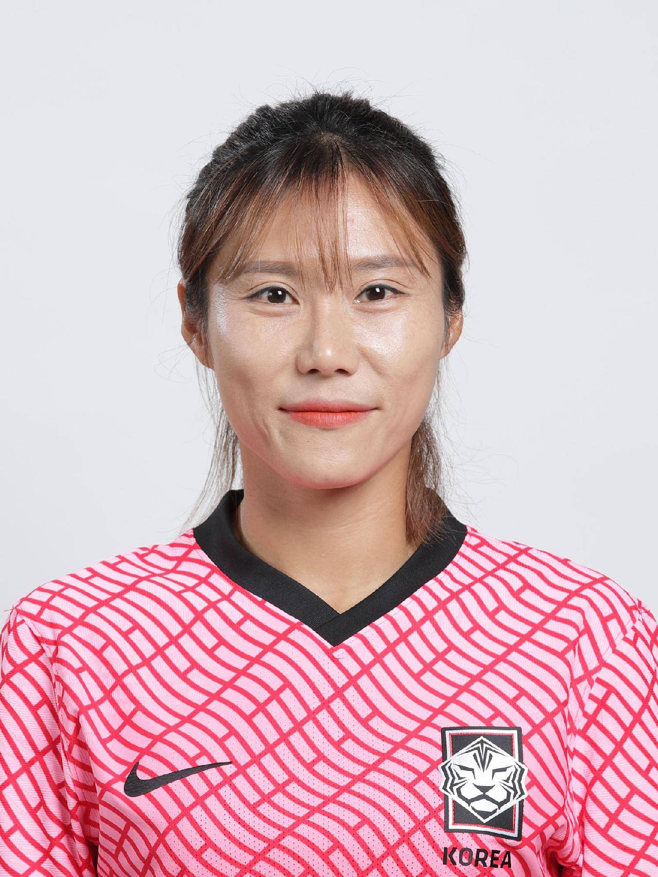 https://img.huasen.cc/img/football/player/b988bff10121a849b0ead28526b102c5.jpg